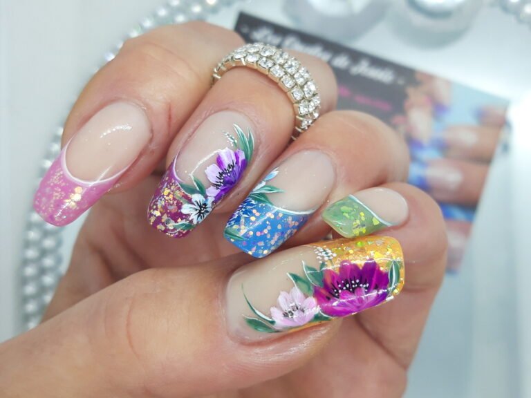 Fleurs style Russe dessinées sur french pailleté
