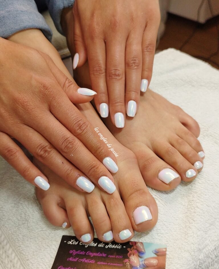 Mains & Pieds coordonnés – Blanc aux reflets miroir