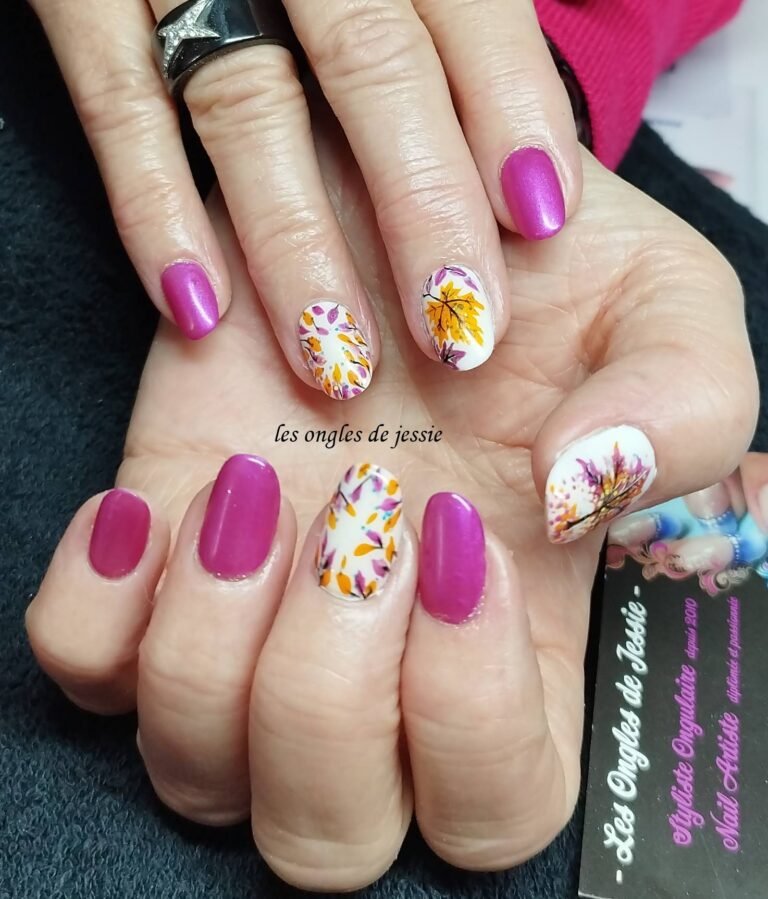 5 manucures d&rsquo;automne en violet prune