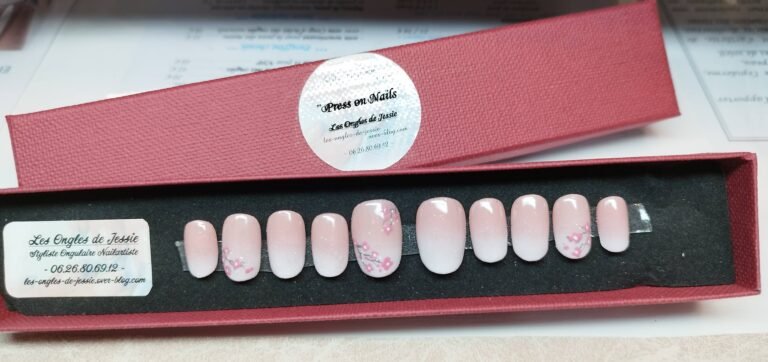 Coffret « Press-on-Nails » – Babyboomer blanc et fleurs de Cerisier