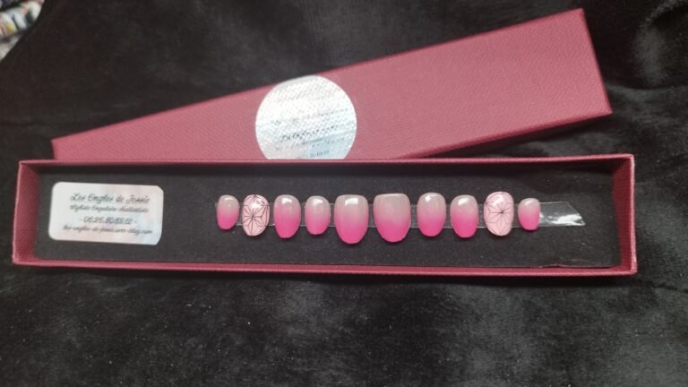 Coffret « Press-on-Nails » – Babyboomer rose framboise dessin Nezuko