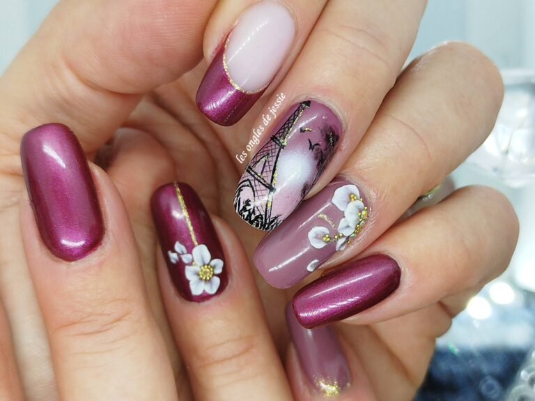 manucure prune et framboise irisé Tour Eiffel et fleurs relief